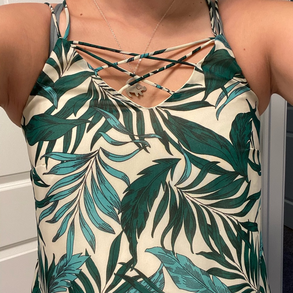 White and Green Leaf Strappy Tank Top - Picture 4 of 6